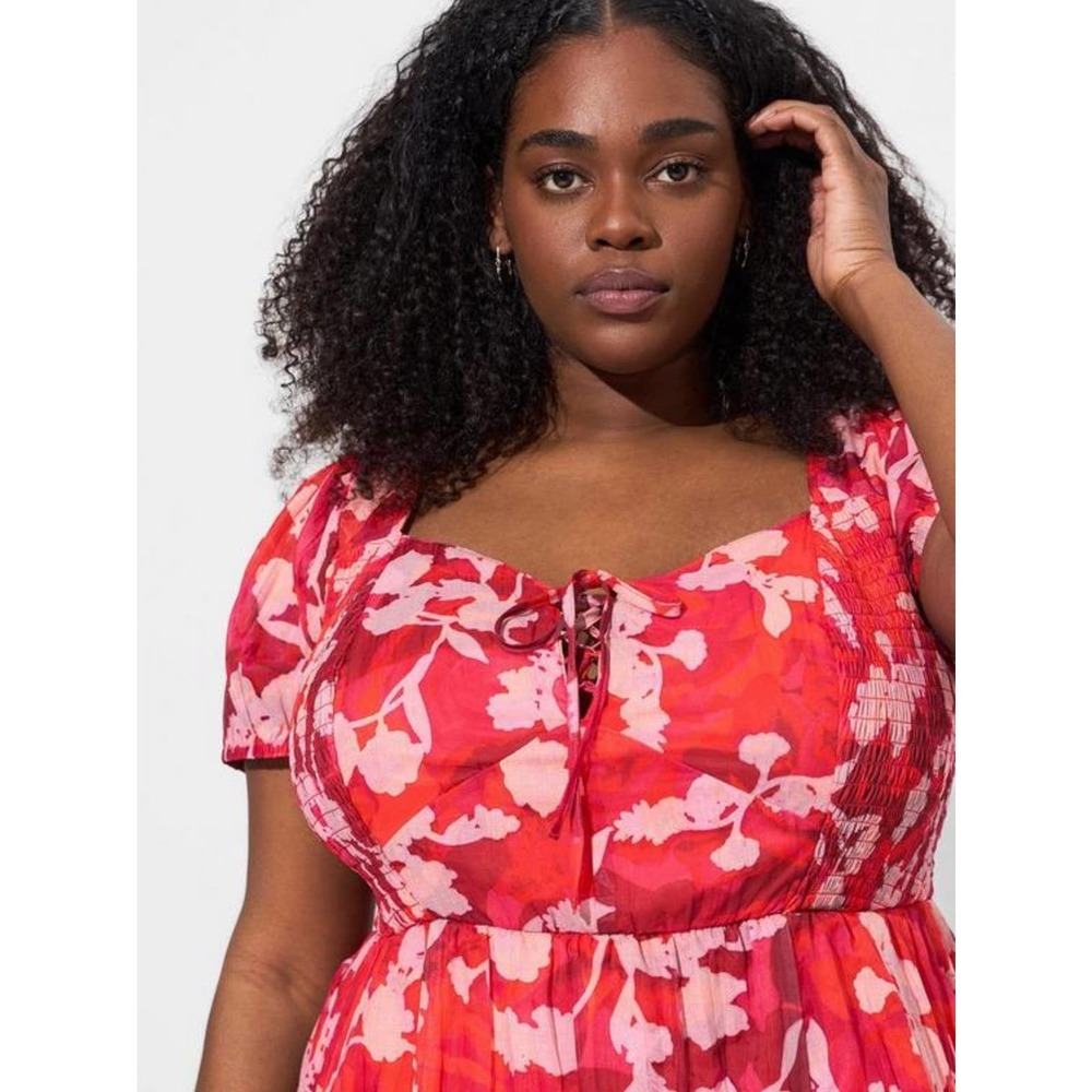 Torrid Women's Red Rose Floral Sweetheart Neck Lace Up Smocked Midi Dress NWT - Picture 3 of 5